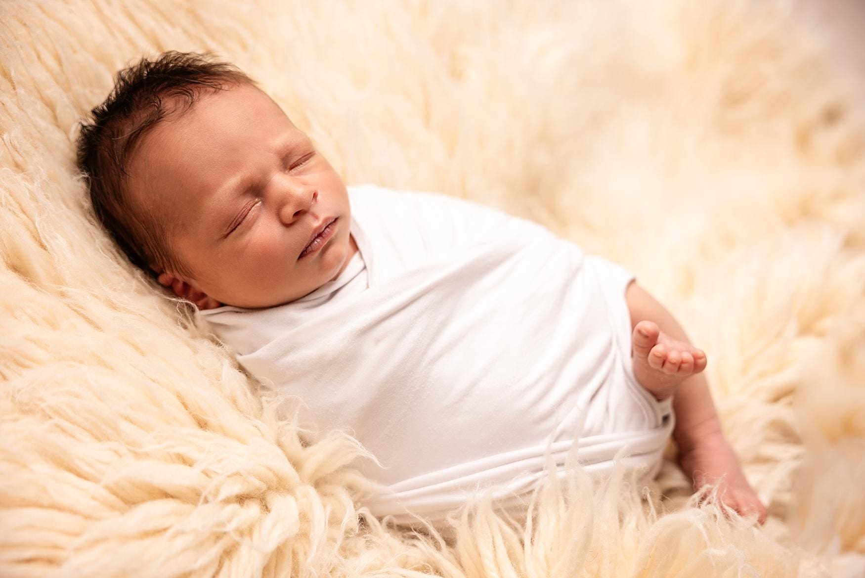 natural neutral colours Waterlooville newborn photo session
